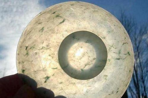 Người phụ nữ được mẹ chồng cũ tặng chiếc bát trị giá 10 tỷ đồng