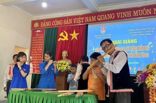Đánh thức tình yêu nhạc dân tộc trong giới trẻ miền Tây Nghệ An
