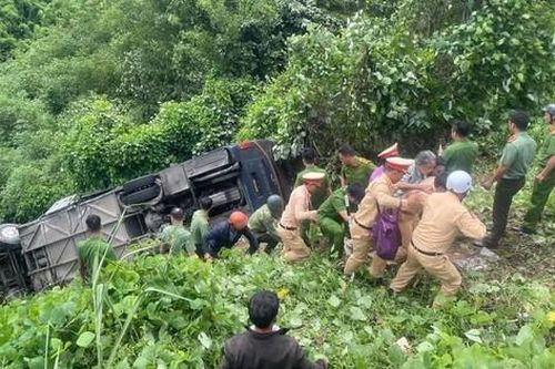 Thông tin mới vụ xe khách lao xuống vực khiến nhiều người bị thương