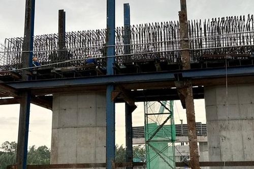 Cát về trên công trường cầu Đại Ngãi, gần 400 kỹ sư, công nhân gấp rút thi công