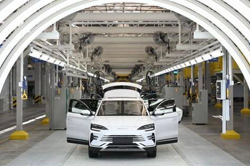 Nhà máy BYD tại Trung Á xuất xưởng chiếc xe đầu tiên