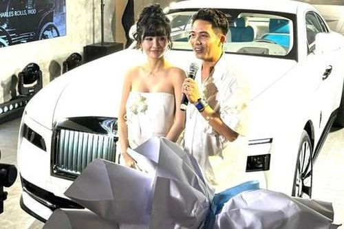 Minh Nhựa nhận bàn giao Rolls-Royce Spectre thuần điện đầu tiên tại Việt Nam
