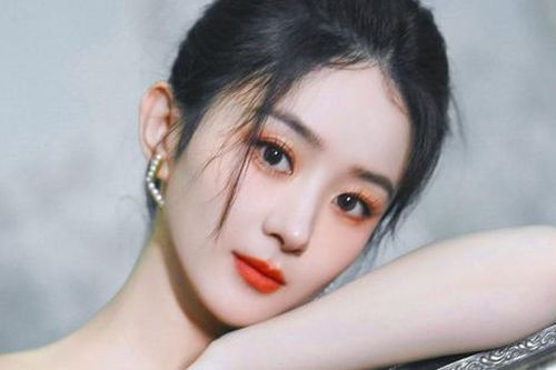 Triệu Lệ Dĩnh ghi thêm thành tích mới, chính thức hạ gục Lưu Diệc Phi và 'Kịch vương'