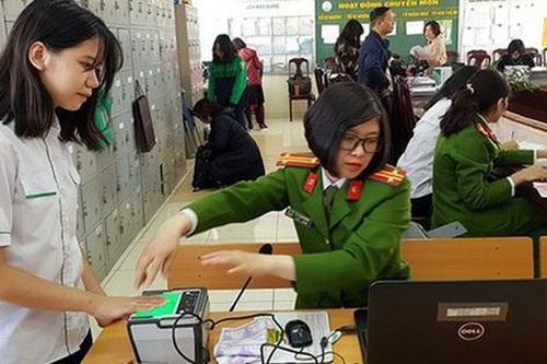 Từ 1/7, giảm lệ phí làm thẻ Căn cước, hộ chiếu