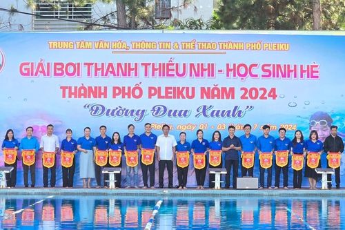 Pleiku: Hơn 150 học sinh tham gia giải bơi 'Đường đua xanh'