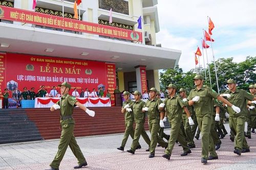 Ra mắt lực lượng tham gia bảo vệ an ninh, trật tự ở cơ sở