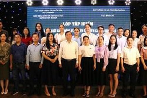 Phát huy vai trò của báo chí trong bảo vệ quyền con người