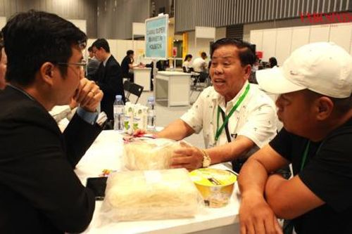 Thích nghi để tìm cơ hội trước xu hướng mua hàng mới ở thị trường Âu - Mỹ