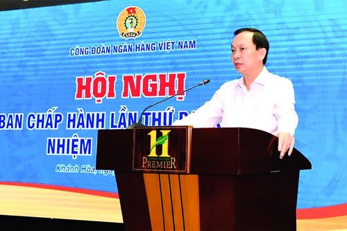 Gắn hoạt động công đoàn với nhiệm vụ chính trị
