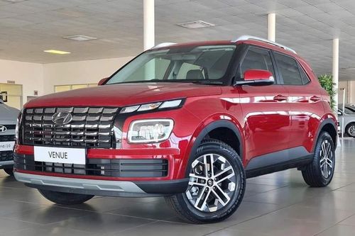 Hyundai Venue giảm giá 'kép'