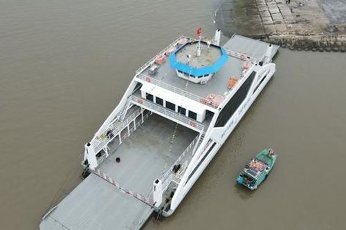 Cận cảnh những chiếc phà 'khủng' đưa du khách ra đảo Cát Bà