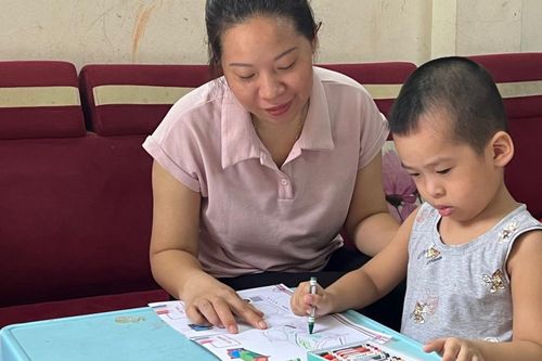 Những phụ nữ tiêu biểu thực hiện Cuộc vận động 'Xây dựng gia đình 5 không, 3 sạch'