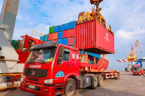 Vận tải hàng hóa sôi động, tăng trưởng cao
