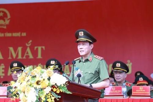 Bộ trưởng Bộ Công an dự lễ ra mắt lực lượng tham gia bảo vệ ANTT ở cơ sở tại Nghệ An