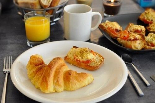 Có nên ăn sáng bằng bánh ngọt?