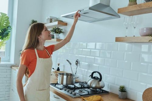 Tại sao khi nấu ăn xong không nên tắt ngay máy hút mùi?