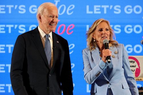 Bà Biden phân trần cho chồng sau màn tranh luận gây thất vọng