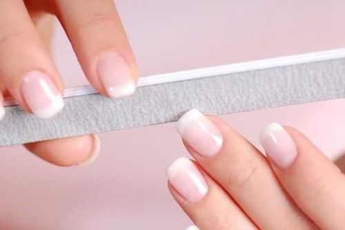 Móng tay mềm, dễ gãy do đâu? Cách nào khắc phục?