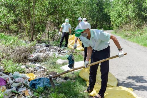 Phát động chiến dịch 'Nhặt rác bảo vệ môi trường'