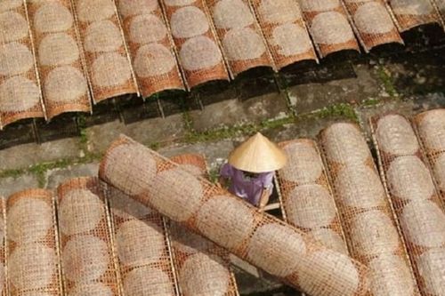 Đến Trảng Bàng, thưởng thức bánh tráng phơi sương