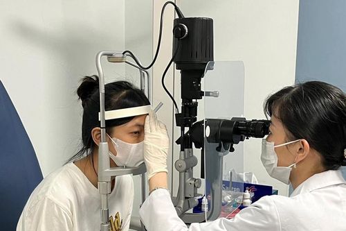 Lạm dụng thuốc nhỏ mắt - nguy cơ mất thị lực