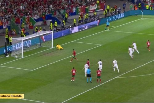 Ronaldo bị sỉ nhục