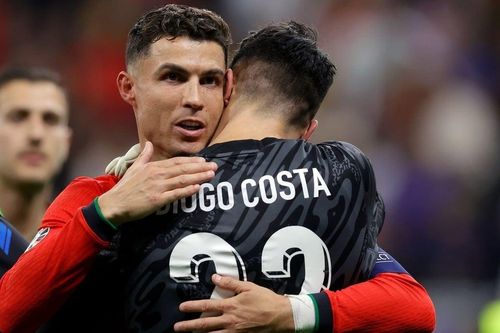 Ronaldo khóc nhưng không phải người được quan tâm nhất đêm qua