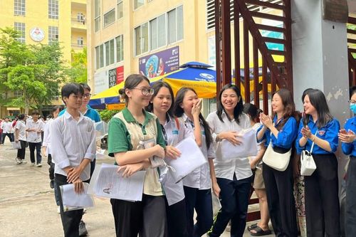 Hiệu trưởng trường THPT Đoàn Kết lên tiếng về điểm chuẩn thấp lịch sử