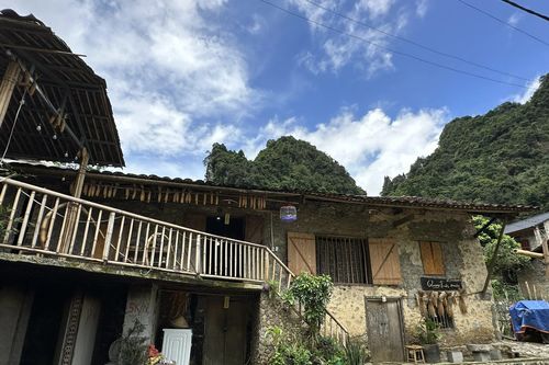 Phụ nữ Tày làng Khuổi Ky giúp nhau làm kinh tế