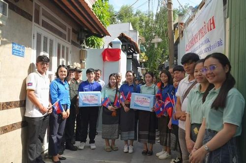 Thành Đoàn TP. HCM thăm và động viên sinh viên tình nguyện tại mặt trận huyện Nhà Bè
