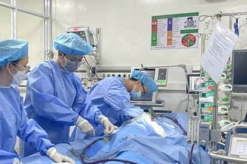 Bệnh nhân suy hô hấp nguy kịch sau phẫu thuật thẩm mỹ