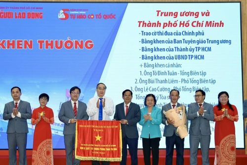 Hơn 2 triệu lá cờ Tổ quốc được trao tặng đến 54 tỉnh, thành