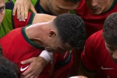 Chùm ảnh: Ronaldo khóc nghẹn vì đá hỏng phạt đền ở vòng 1/8 EURO 2024