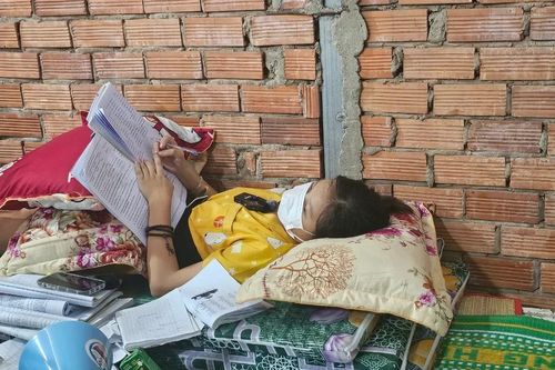 Học sinh đi thi lớp 10 bằng xe cứu thương được đặc cách tuyển thẳng