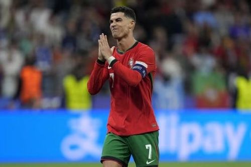 Ronaldo xác nhận dự kỳ EURO cuối cùng, 'tuyên chiến' với tuyển Pháp