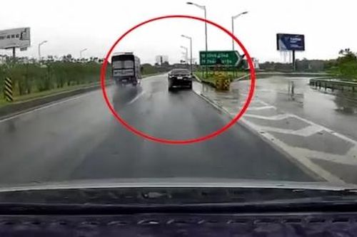 Cần xử lý nghiêm hành vi lái xe ô tô đi lùi trên cao tốc