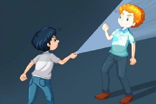 Nam thanh niên tử vong do bênh bạn gái bị chiếu đèn vào mặt