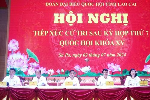 Chủ nhiệm Ủy ban Kiểm tra Trung ương Trần Cẩm Tú tiếp xúc cử tri thị xã Sa Pa