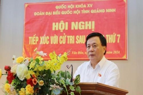 Ủy viên Bộ Chính trị Nguyễn Xuân Thắng tiếp xúc cử tri tại xã đảo Ngọc Vừng