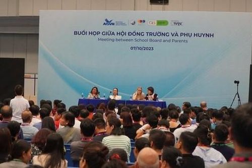 Trường Quốc tế Mỹ tự công bố hiệu trưởng sai quy định