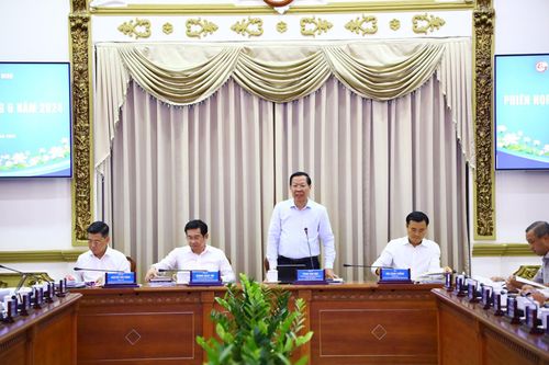 Chủ tịch TP.HCM: T ăng trưởng quý III phải từ 7% trở lên và phấn đấu đạt 8% ở quý IV