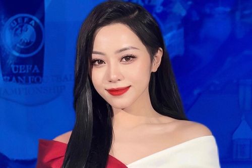MC Phương Anh VTV ngoài đời bốc lửa, dẫn bình luận EURO ấn tượng