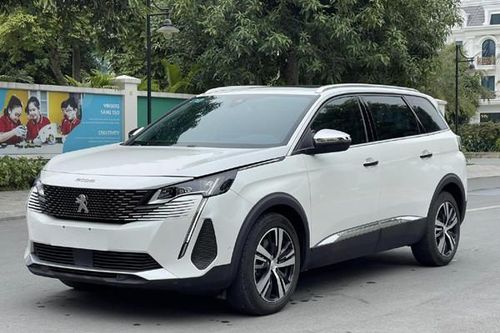 Ô tô tồn kho từ 2023 đồng loạt đại hạ giá