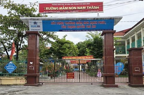 Trẻ nôn ói, cô giáo vẫn ép ăn gây bức xúc