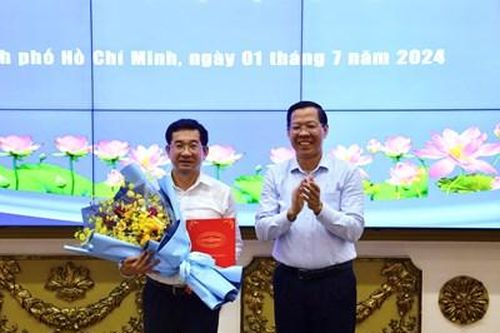 Trao Quyết định phê chuẩn kết quả bầu chức vụ Phó Chủ tịch UBND TP HCM