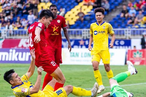 Nhìn lại V-League 2023-2024: Khi cuộc chiến trụ hạng 'nóng' hơn cuộc đua vô địch