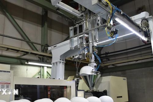 Nhật Bản tung ra mũ bảo hiểm Shellmet làm từ vỏ sò và nhựa tái chế