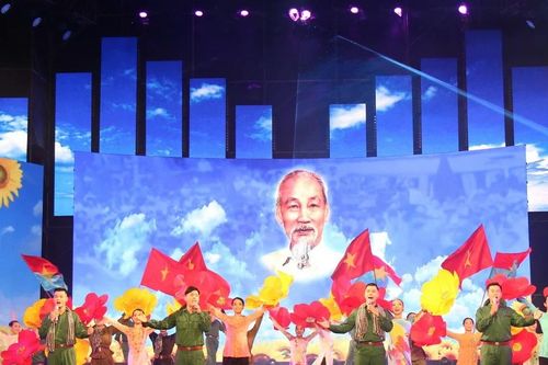 Chương trình nghệ thuật đặc biệt 'Tự hào thành phố mang tên Người'