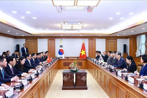 Thủ tướng Phạm Minh Chính hội đàm với Thủ tướng Hàn Quốc Han Duck Soo