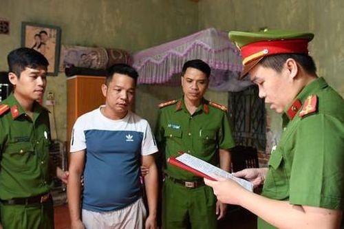 Vụ bé trai 11 tuổi bị đánh bầm tím: Bắt tạm giam bạn trai của người mẹ